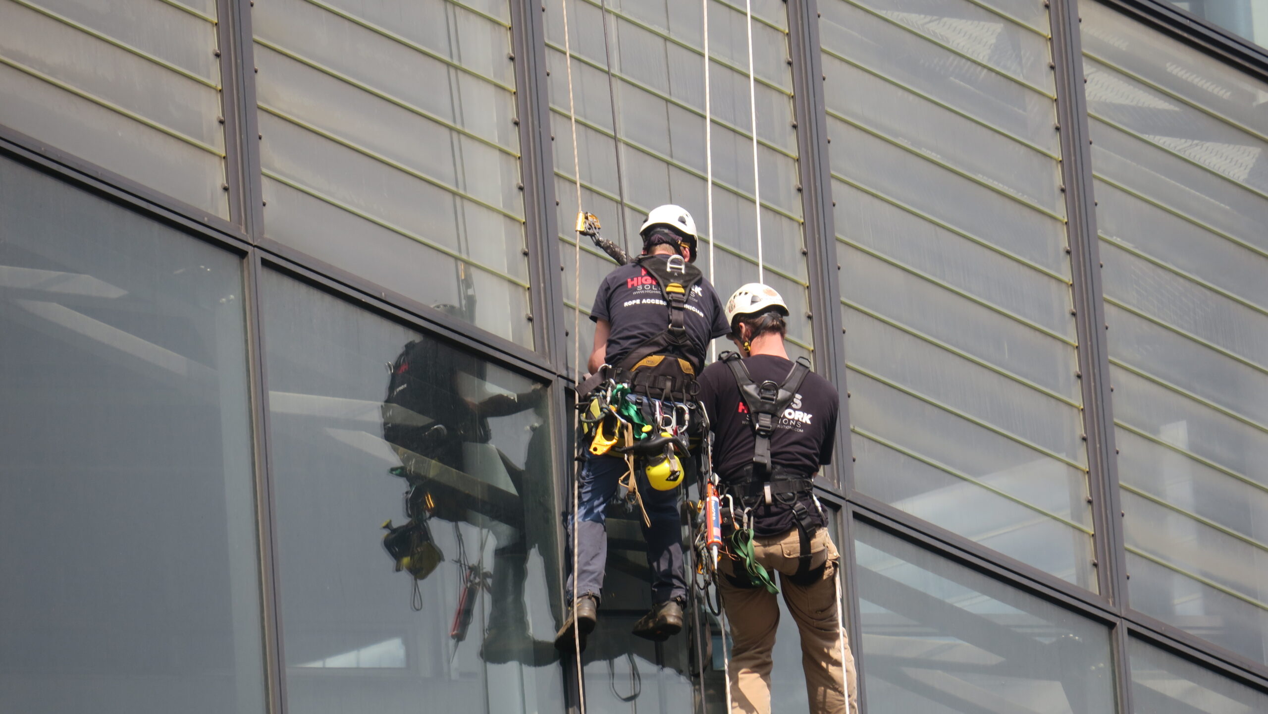 Technisch onderhoud met Rope Access - High Work Solutions